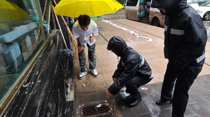 坚守，奋战！东城全力以赴应对强降雨11.jpg