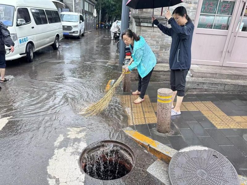 坚守，奋战！东城全力以赴应对强降雨19.jpg