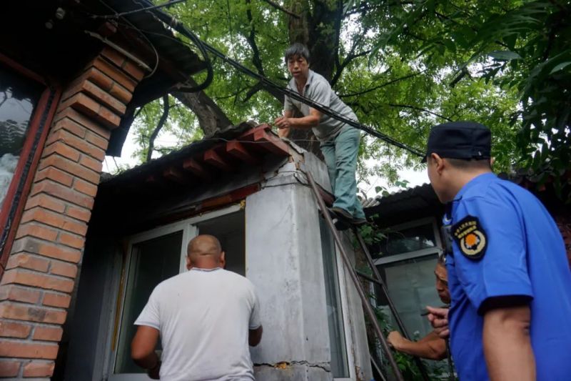 坚守，奋战！东城全力以赴应对强降雨20.jpg