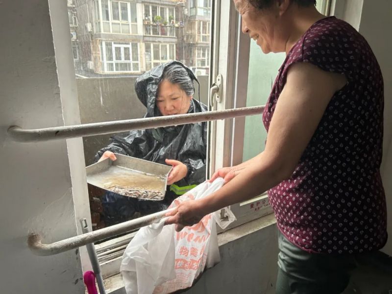 坚守，奋战！东城全力以赴应对强降雨24.jpg