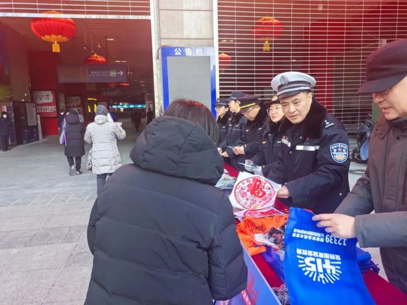 春运今日开启！东城多部门全力护航回家路 (12).jpg