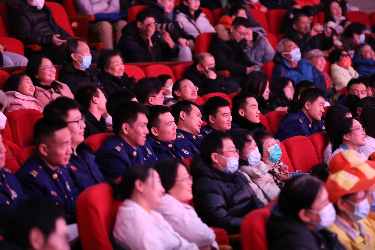 “故宫以东”过大年！第九届钟鼓楼相声会爆笑迎新 (10).JPEG