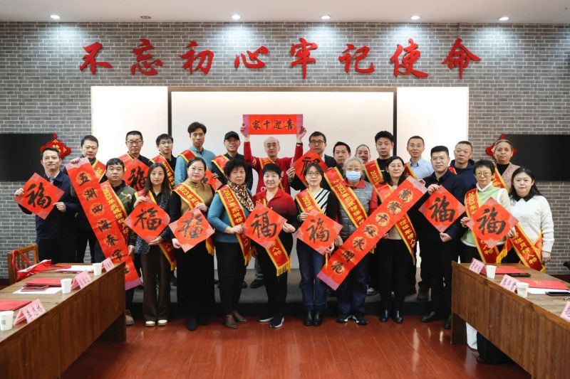 彰显“榜样的力量”！东城举办新春座谈，为模范榜样送“福” (6).jpg