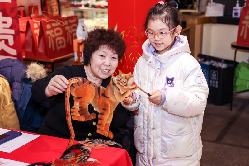 “故宫以东”过大年！快来王府井体验非遗与“龙”的梦幻联动 (6).jpg