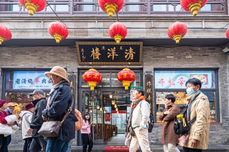 上月初，“老年餐桌”摆进前门老字号，现在咋样了？ (3).jpg