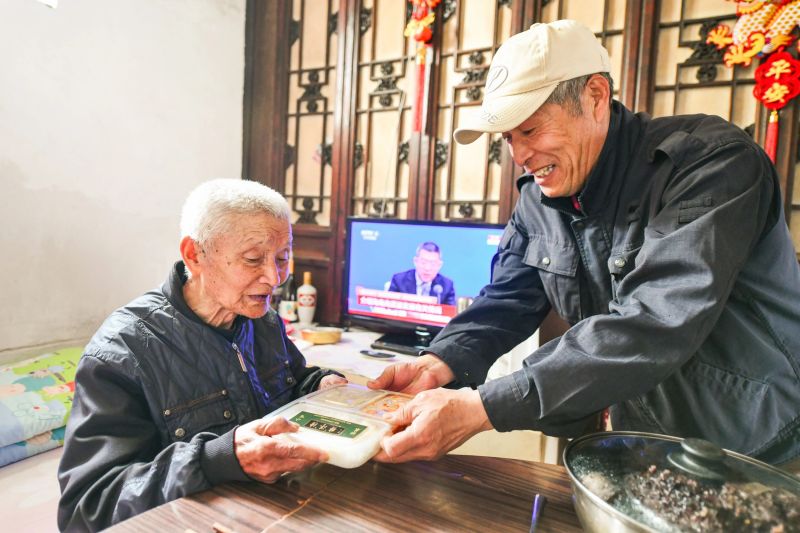 上月初，“老年餐桌”摆进前门老字号，现在咋样了？ (6).jpg