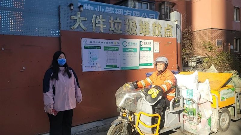 东花市街道垃圾分类新举措_废旧玻璃瓶有了新去处 (1).jpg