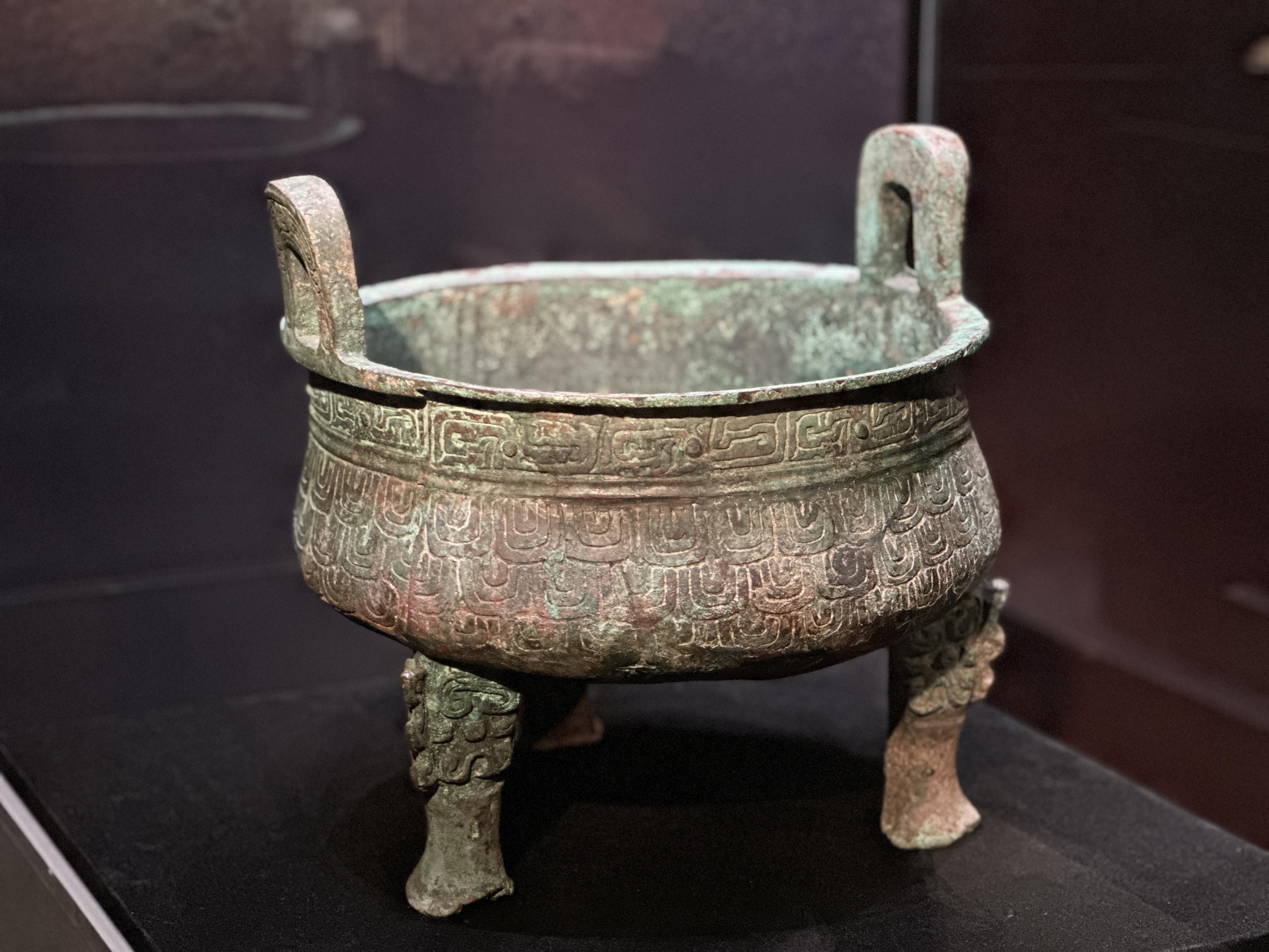垂鳞纹秦公鼎 春秋 40.5×41.5cm  甘肃省博物馆藏.jpg