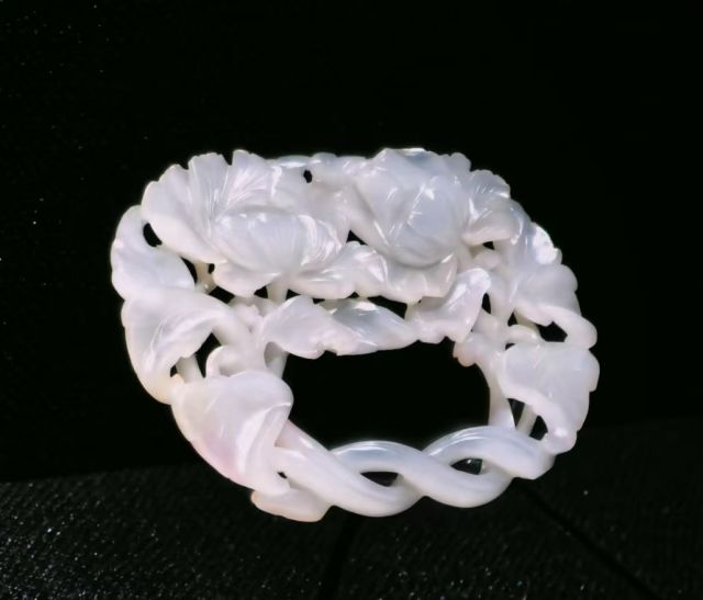 白玉牡丹纹“玉逍遥” 金 (公元1115~1234年)