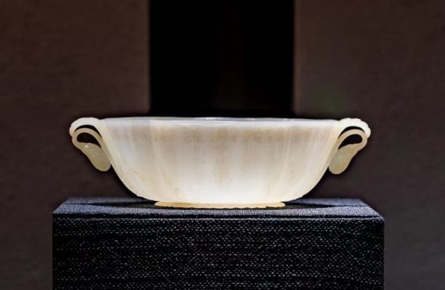 痕都斯坦白玉双耳碗 18世纪