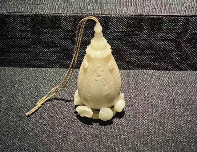 乾隆款白玉三星图香囊 清乾隆（公元1736年~1795年）