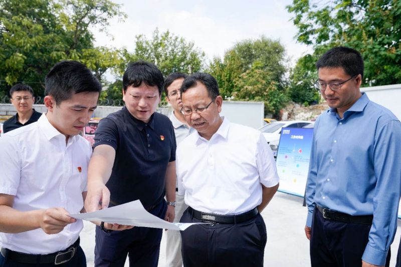 “向前一步”确保政策落地清理到位！孙新军检查全区违规电动三四轮车整治工作 (3).jpg
