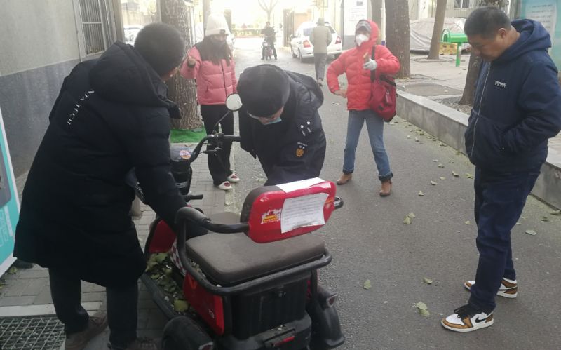 早淘汰_早安全！天坛街道深入推进违规电动三四轮车清理整治工作 (1).jpg