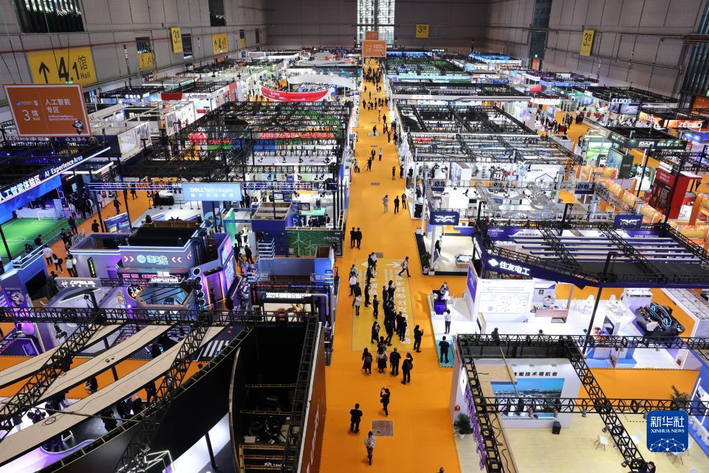 第五届中国国际进口博览会技术装备展区（2022年11月5日摄）。