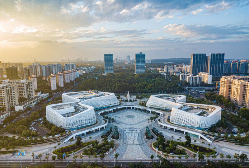 登高壮观天地间——以习近平同志为核心的党中央引领全面建设社会主义现代化国家迈上新征程4.jpg