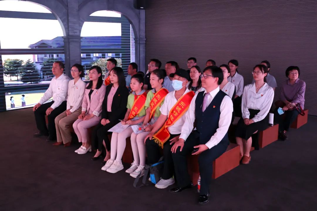 “理”润人心——东城区举行“奋进新时代”学习贯彻党的二十大精神“理论微宣讲”市级示范团首场报告会9.jpg