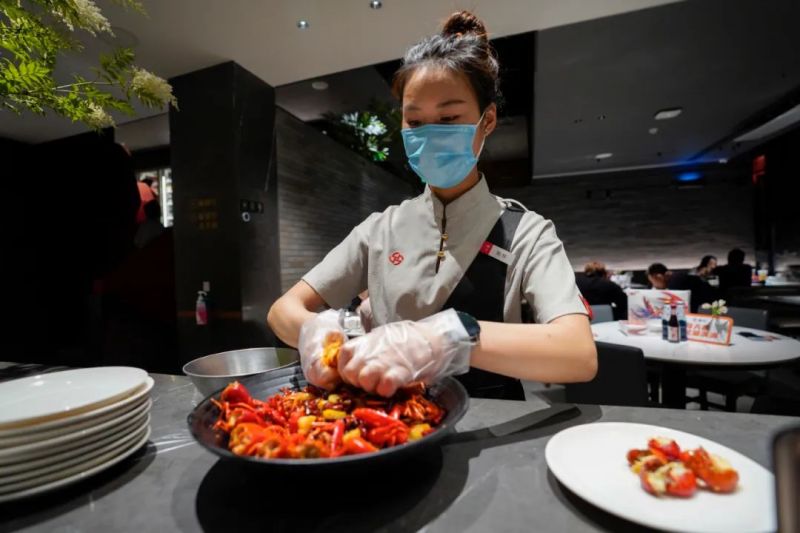 全国首个！就在簋街！麻辣小龙虾烹饪将有一项新标准8.jpg