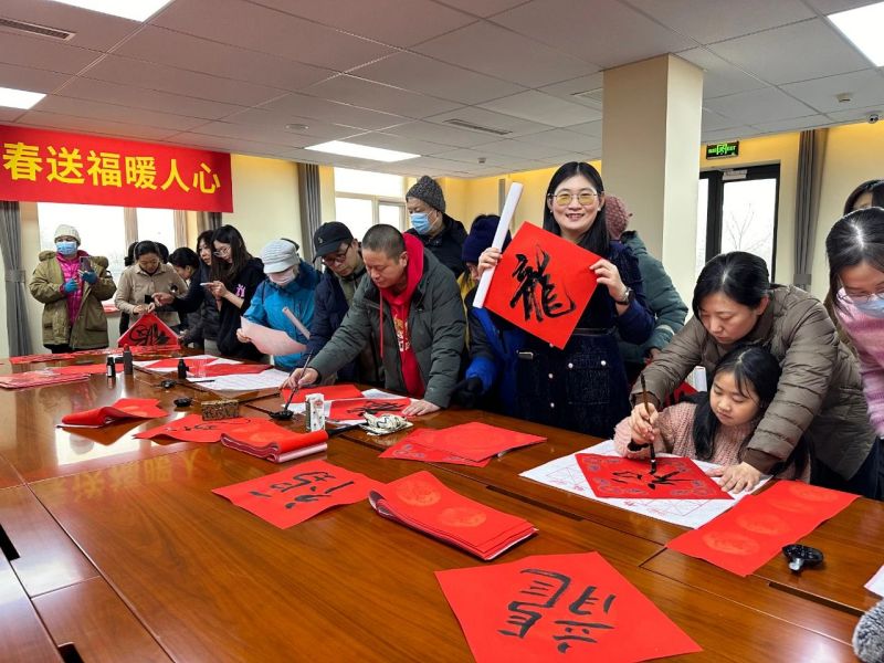“惠老大集”年货节热闹开市，主打一个好吃好玩价格“香” (7).jpg