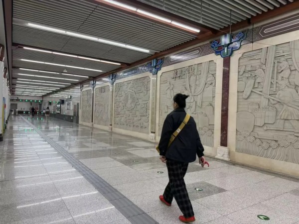 沿着7号线逛东城，解锁藏在一蔬一饭、一步一景里的“小确幸”→