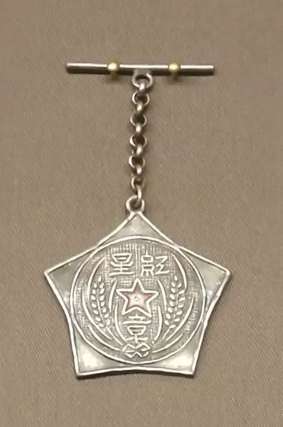 人民军队最早的功勋奖章，只颁发过两次→8.png