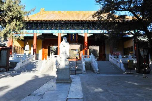 桃李无言，下自成蹊；尊师重教，蔚然成风3.jpg