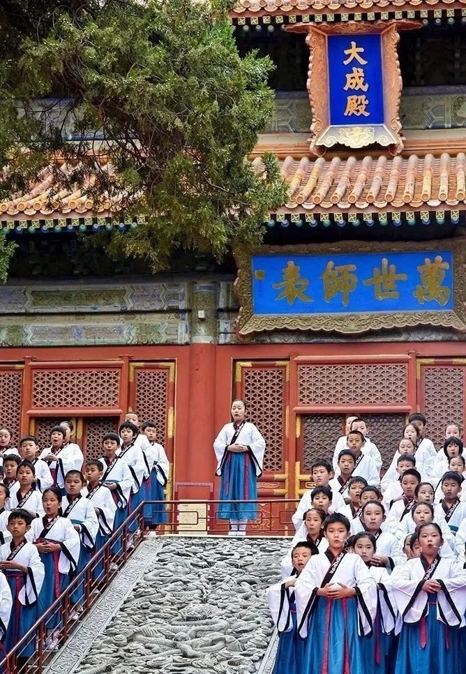 桃李无言，下自成蹊；尊师重教，蔚然成风4.jpg