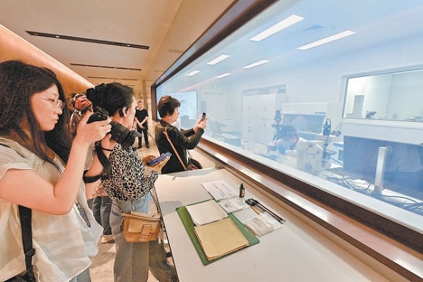 观众可近距离观摩文物“体检”“治病” 亲身体验书画修复 大运河博物馆“文物医院”将开放.jpg