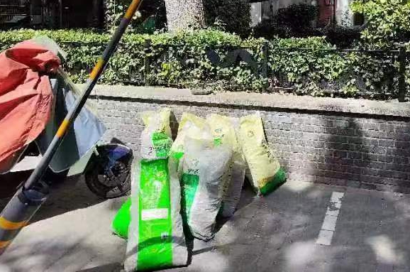 整治装修垃圾乱堆问题1.jpg