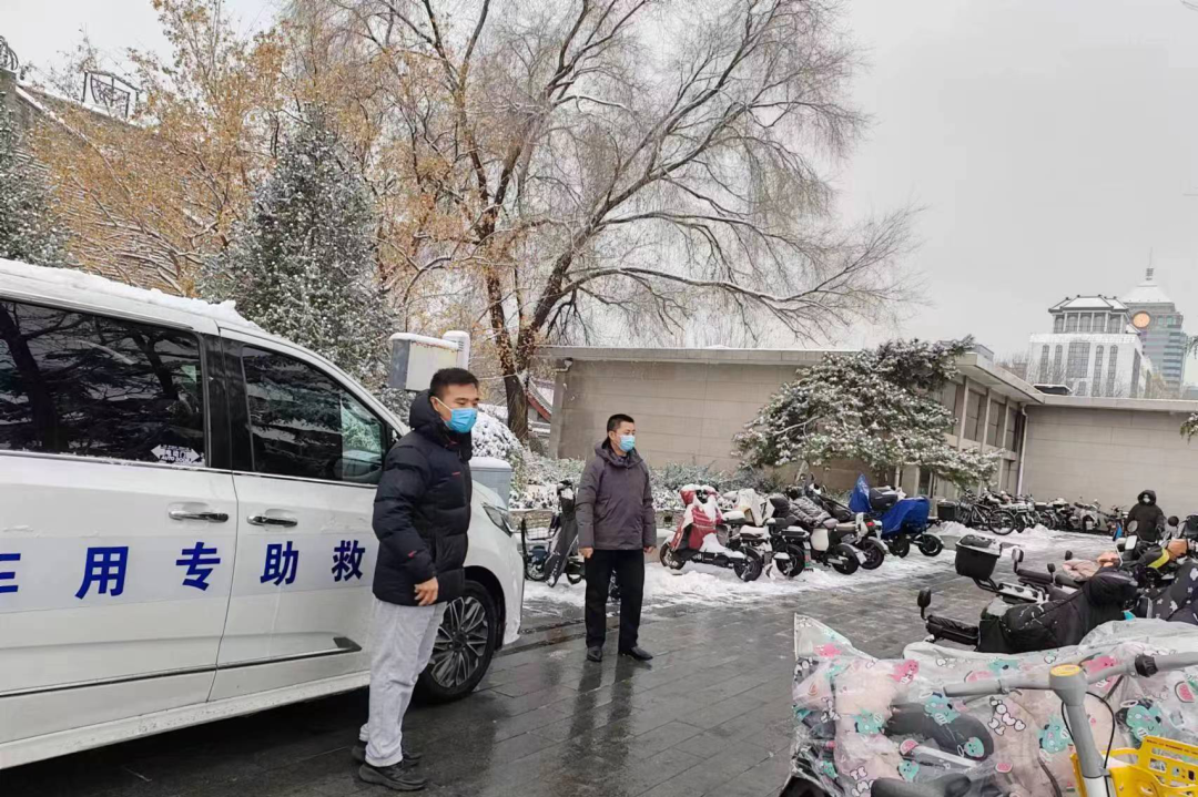 2023年寒冬时节送温暖街头救助暖人心-1.png