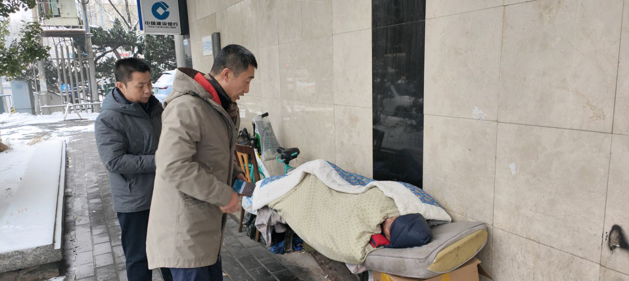 2023年寒冬时节送温暖街头救助暖人心-2.png