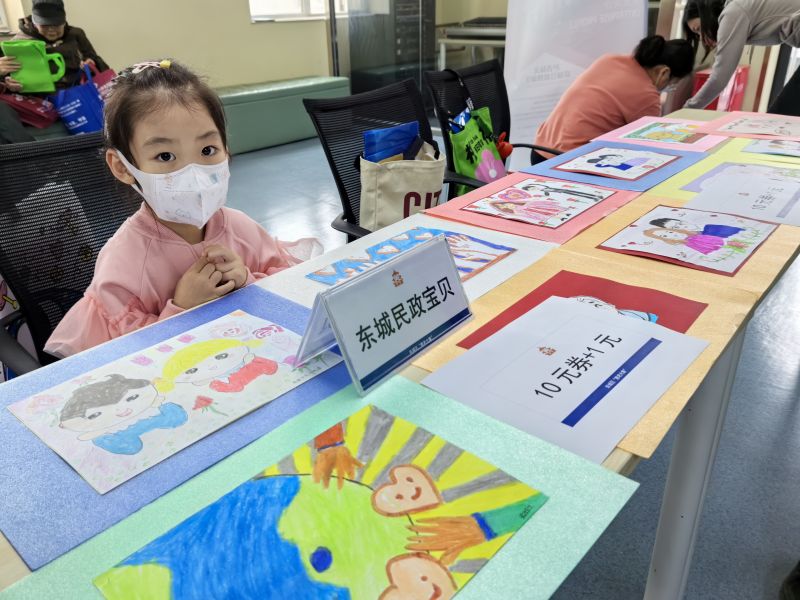 “小摊主”主理“慈善公益角”，东城“惠老大集”再上新 (1).jpg