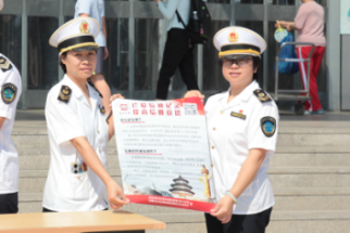 诚信建设万里行——东城区卫生健康委员会组织开展“信用宣传进商圈”主题宣传活动.png
