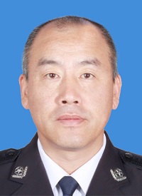 窦主任蓝底照片.jpg