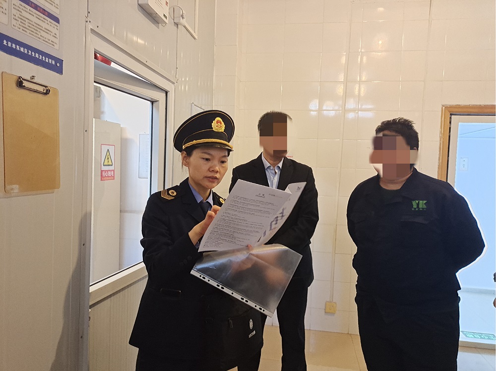 监督员现场宣传信用信息3.jpg